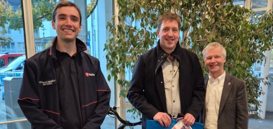 Gewinner mit Bürgermeister