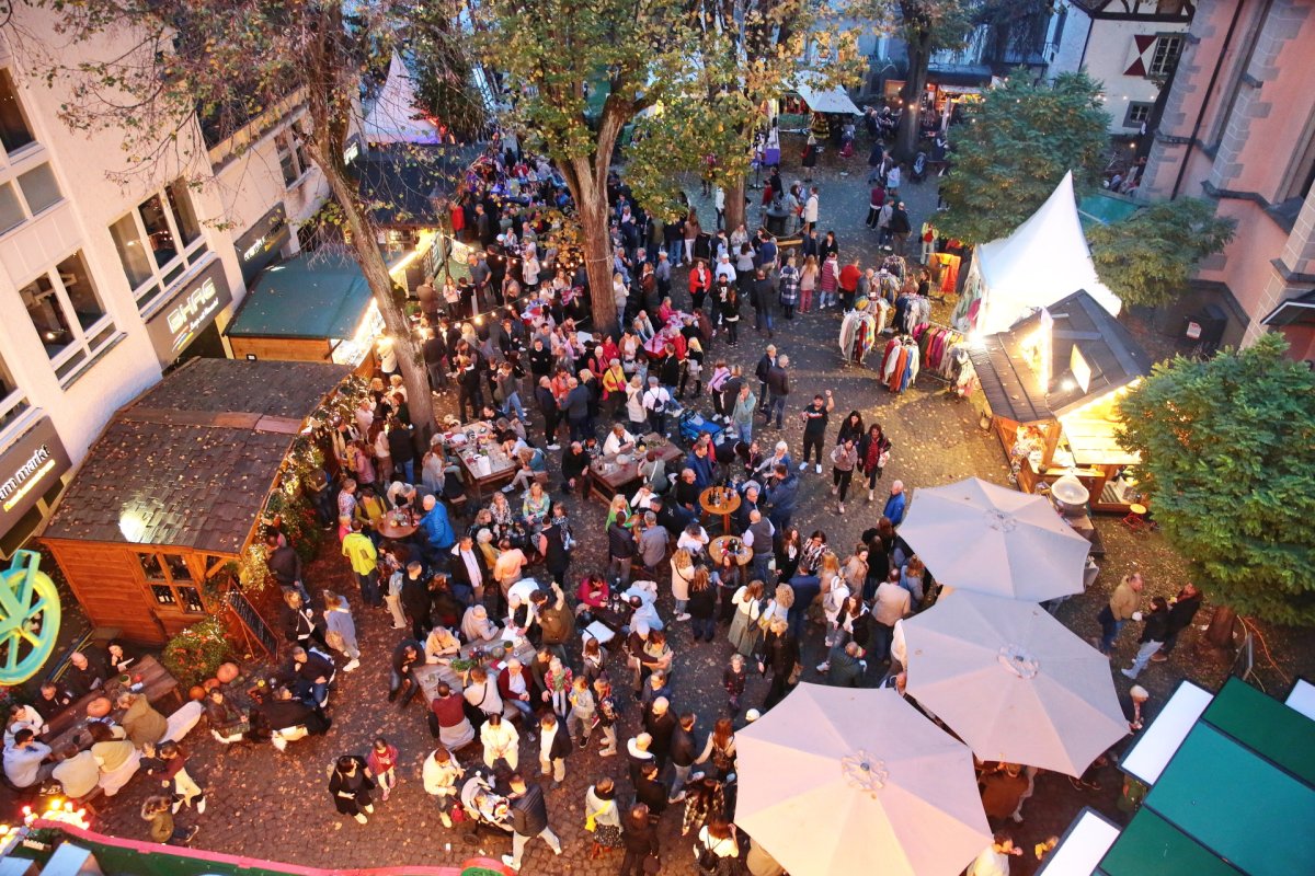 Martini Markt Der Martinimarkt lockt jedes Jahr tausende Besucherinnen und Besucher an
