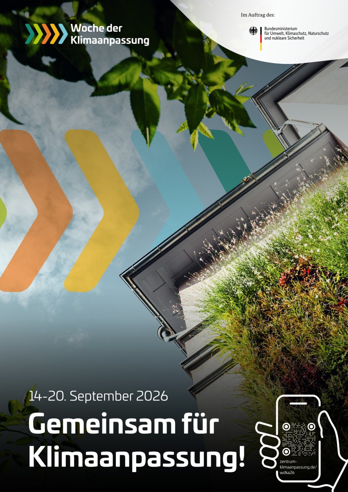Das Plakat zeigt eine Grünfläche und wirbt mit dem Slogan Gemeinsam für Klimaanpassung für die Aktionswoche, die vom 14. bis 20. September 2026 stattfindet.
