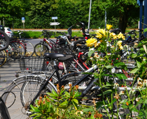 Abgestellte Fahrräder an der Endhaltestelle der Liinie 66 in Bad Honnef.
