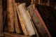 Bild zum Lesefest: historische Bücher in einem Regal