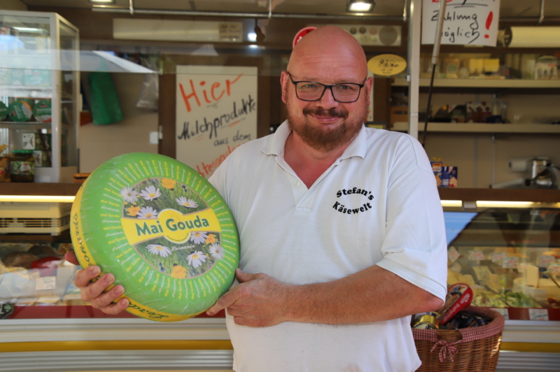 Stand von Stefan´s Käsewelt auf dem Bad Honnefer Wochenmarkt