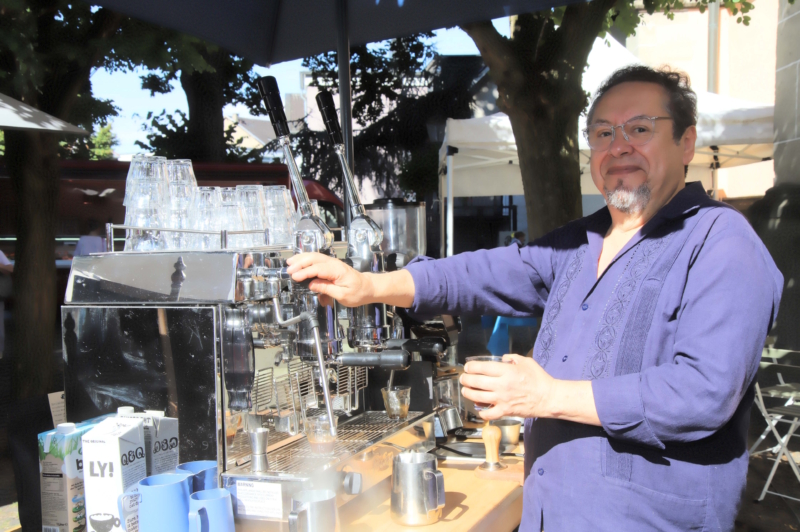 Stand der Kaffeerösterein Taza Azul auf dem Wochenmarkt Bad Honnef